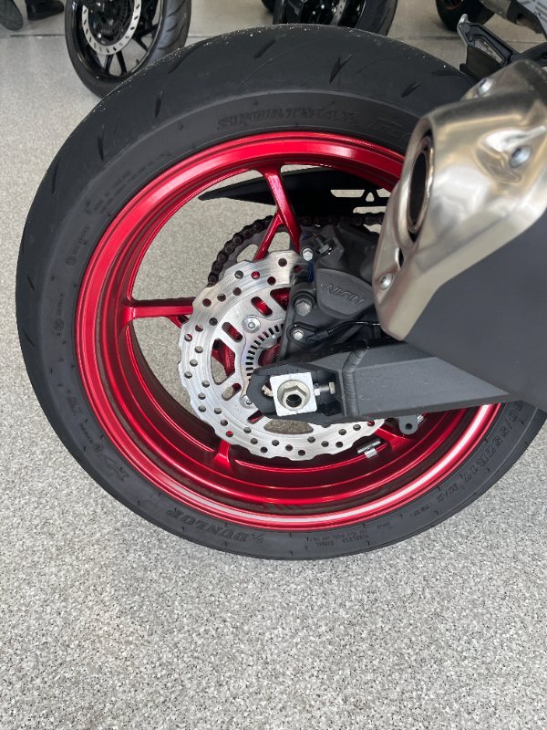 2024 Kawasaki Z900 (ZR900) RED