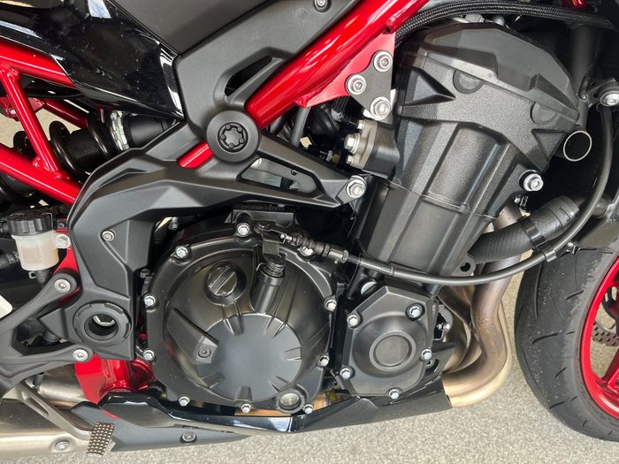 2024 Kawasaki Z900 (ZR900) RED