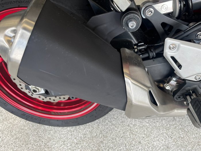 2024 Kawasaki Z900 (ZR900) RED