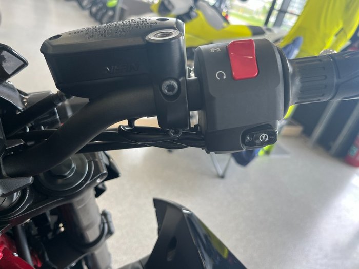 2024 Kawasaki Z900 (ZR900) RED