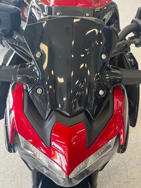 2024 Kawasaki Z900 (ZR900) RED