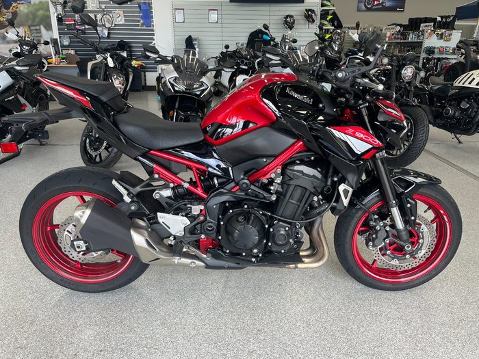 2024 Kawasaki Z900 (ZR900) RED