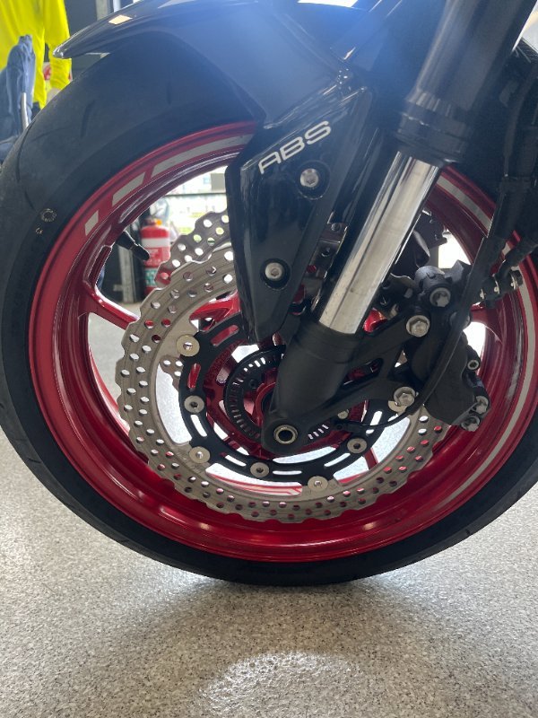 2024 Kawasaki Z900 (ZR900) RED