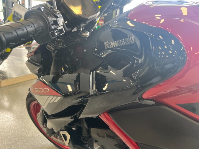 2024 Kawasaki Z900 (ZR900) RED