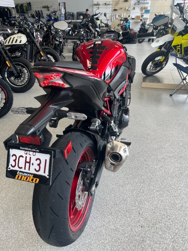 2024 Kawasaki Z900 (ZR900) RED