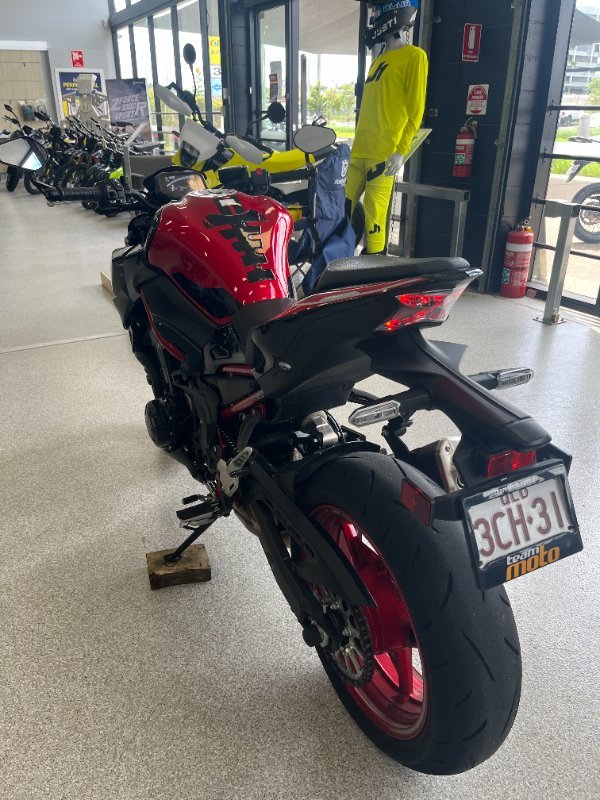 2024 Kawasaki Z900 (ZR900) RED