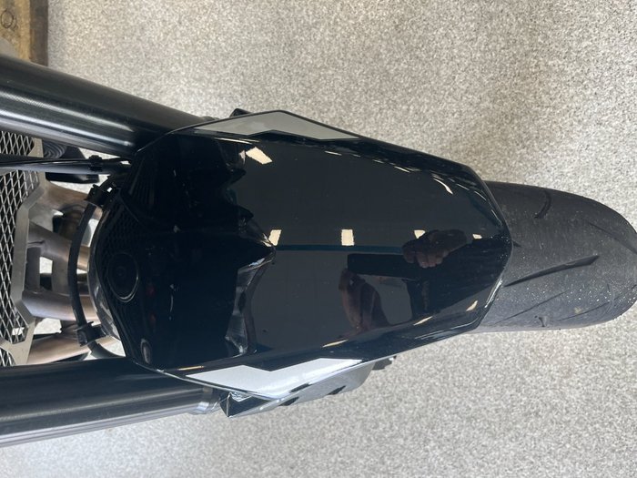 2024 Kawasaki Z900 (ZR900) RED