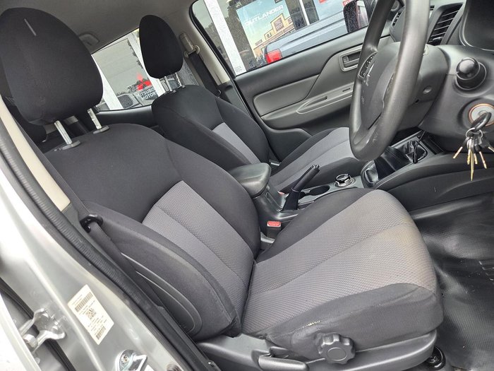 2015 Mitsubishi Triton GLX