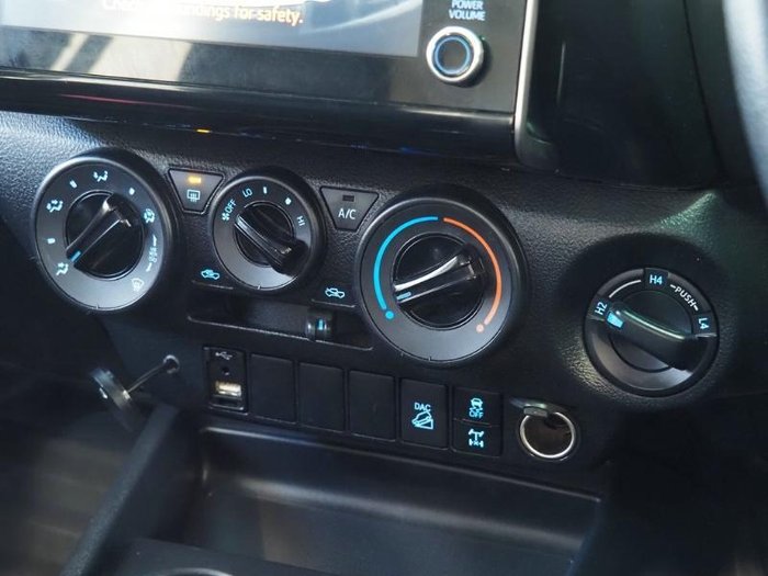2022 Toyota Hilux SR