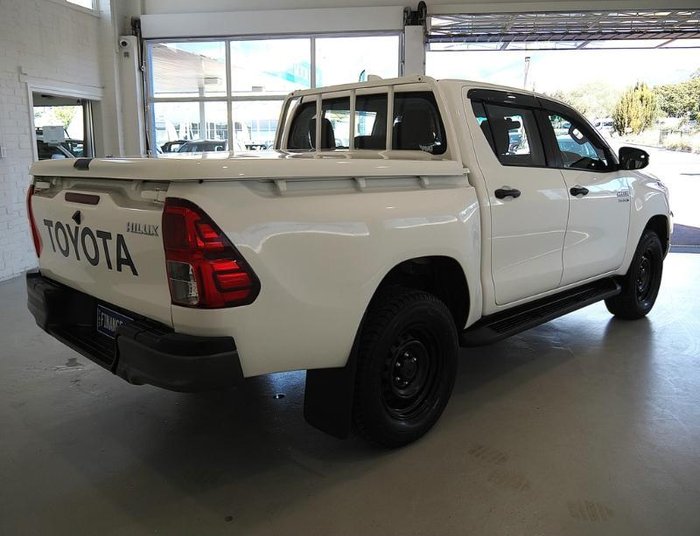2022 Toyota Hilux SR