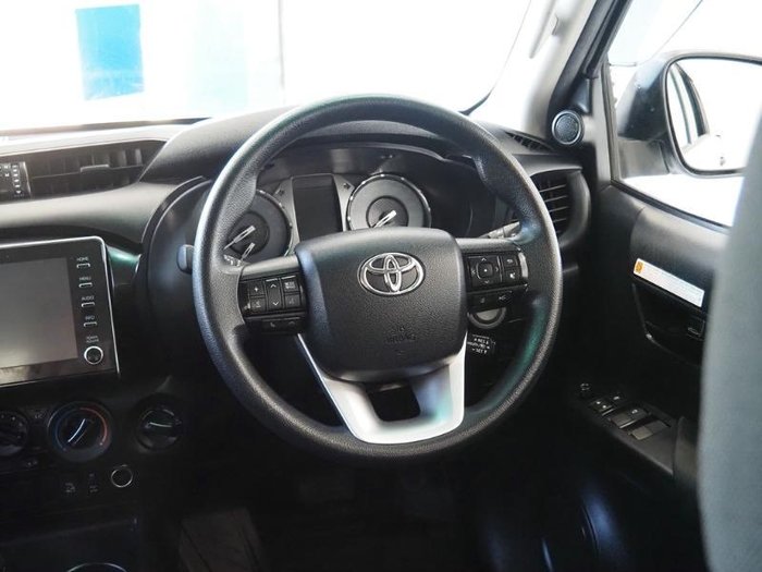 2022 Toyota Hilux SR