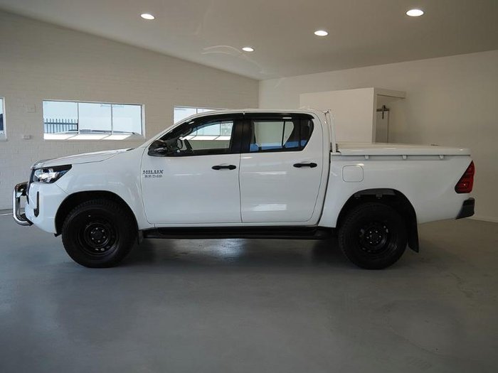 2022 Toyota Hilux SR