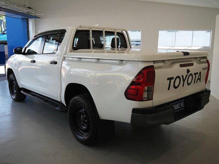2022 Toyota Hilux SR