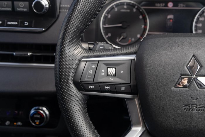 2024 Mitsubishi Outlander LS