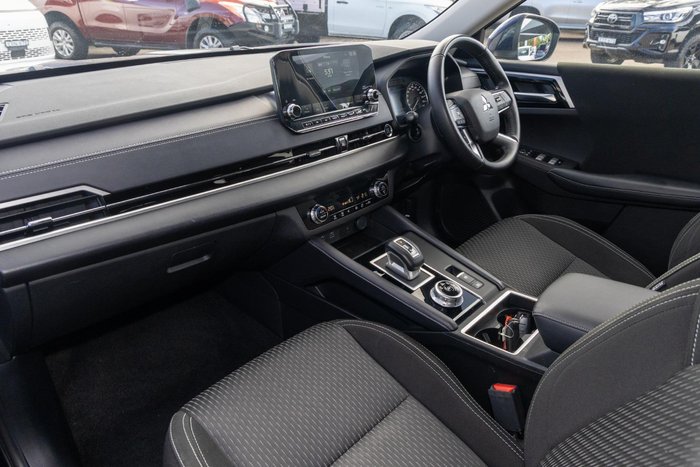 2024 Mitsubishi Outlander LS