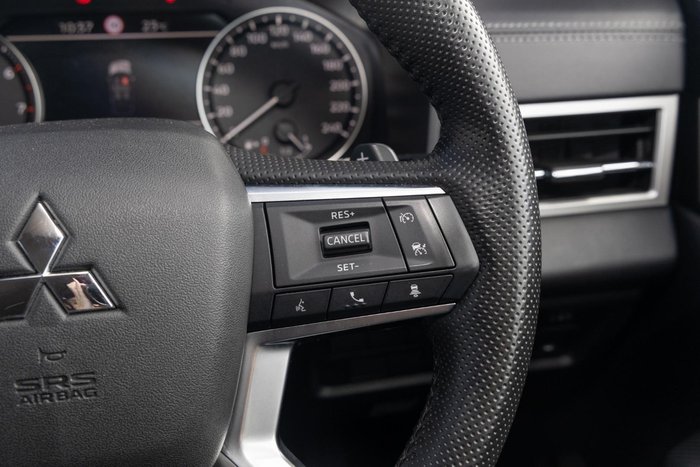 2024 Mitsubishi Outlander LS