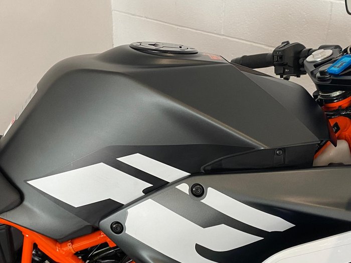 2021 KTM RC 390 RC Orange