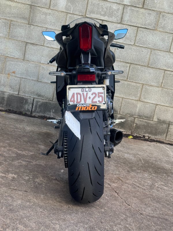 2023 Yamaha YZF-R7LA Black