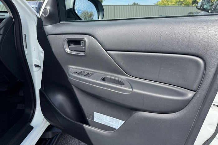 2024 Mitsubishi Triton GLX