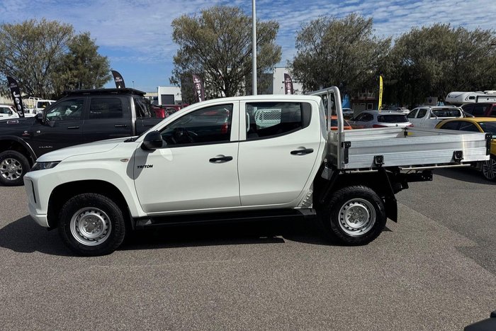 2024 Mitsubishi Triton GLX
