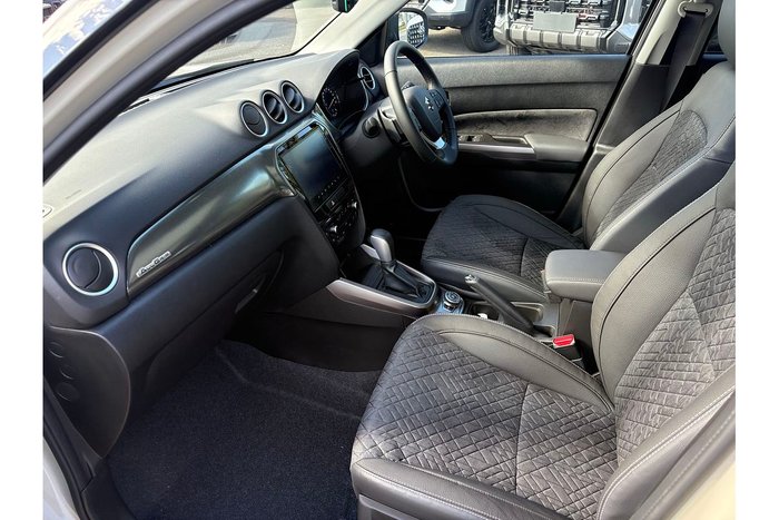 2025 Suzuki Vitara Turbo LY Series II Ivy/Black (A9N)