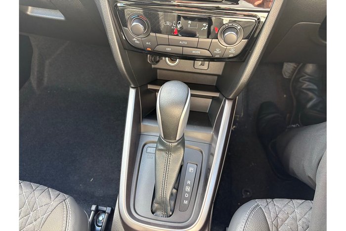 2025 Suzuki Vitara Turbo LY Series II Ivy/Black (A9N)