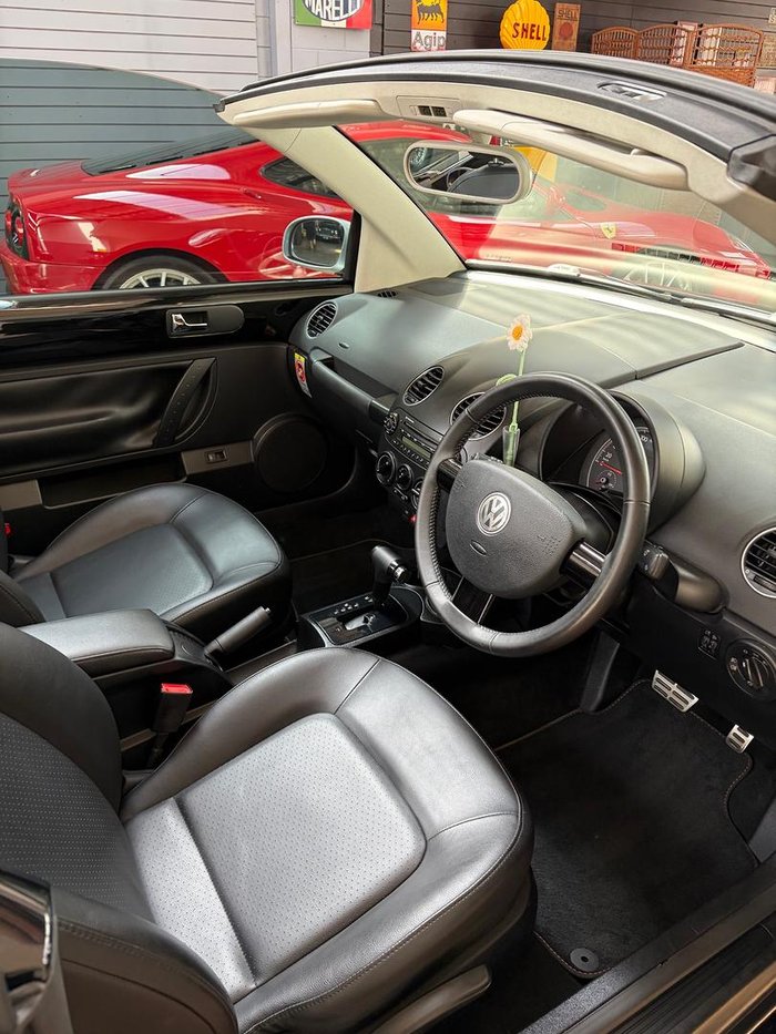 2010 Volkswagen Beetle BlackOrange 1Y MY10 Black