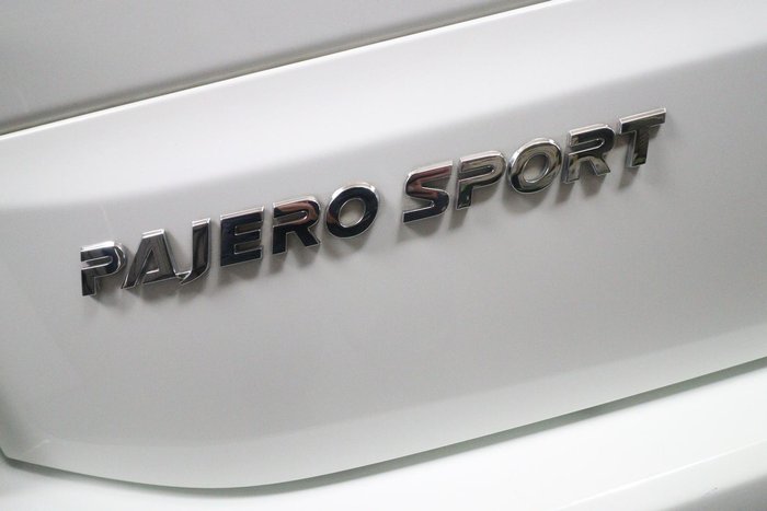 2024 Mitsubishi Pajero Sport GLX