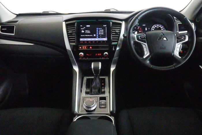 2024 Mitsubishi Pajero Sport GLX