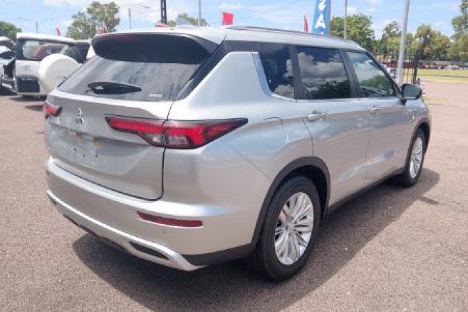 2024 MITSUBISHI OUTLANDER LS 7 SEAT (AWD)
