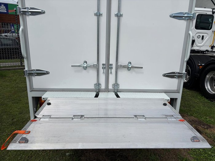 2025 Fuso Canter 515 Pantech White