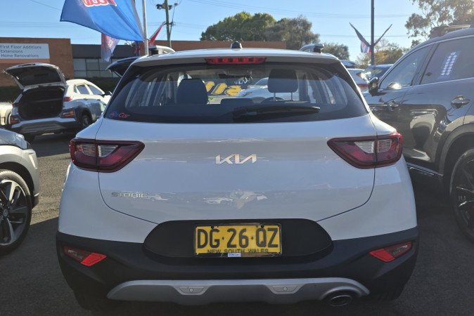 2023 KIA STONIC S