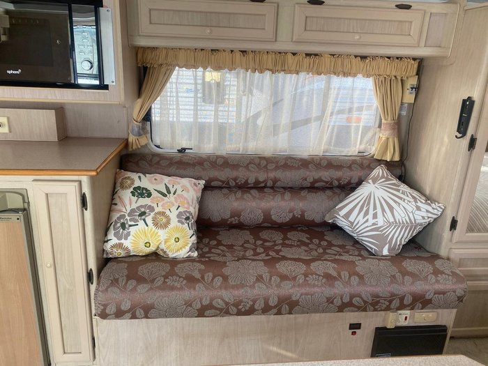 2000 Jayco Westport Poptop 17.66Ft