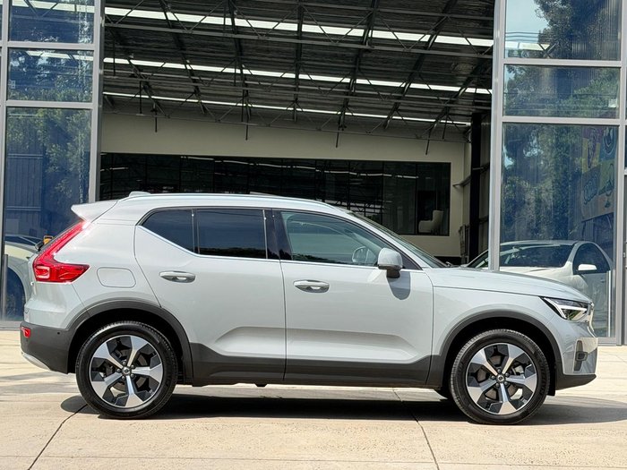 2025 Volvo XC40 Ultra B4 Bright