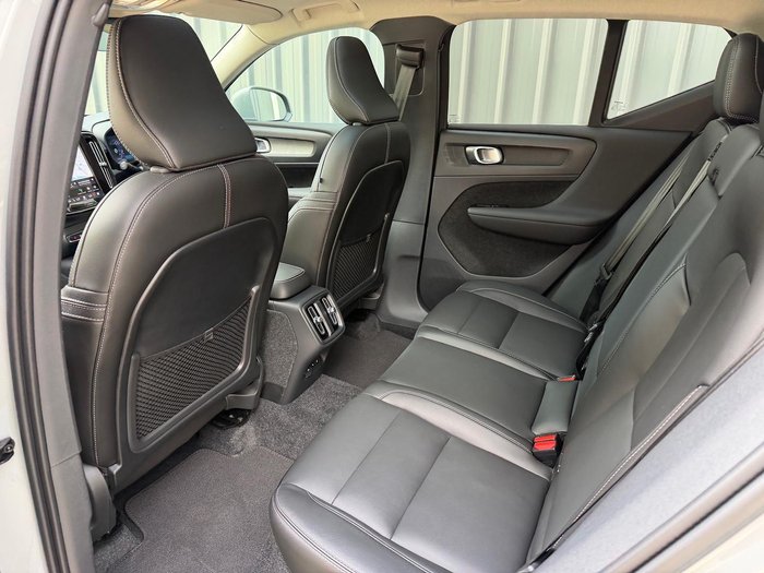 2025 Volvo XC40 Ultra B4 Bright