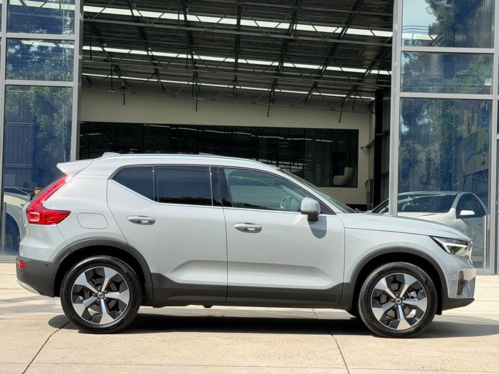 2025 Volvo XC40 Ultra B4 Bright