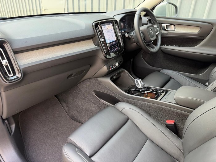 2025 Volvo XC40 Ultra B4 Bright