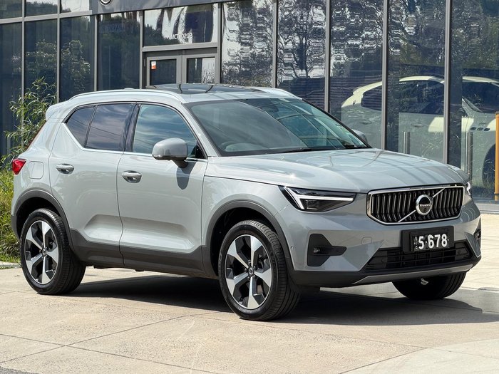 2025 Volvo XC40 Ultra B4 Bright
