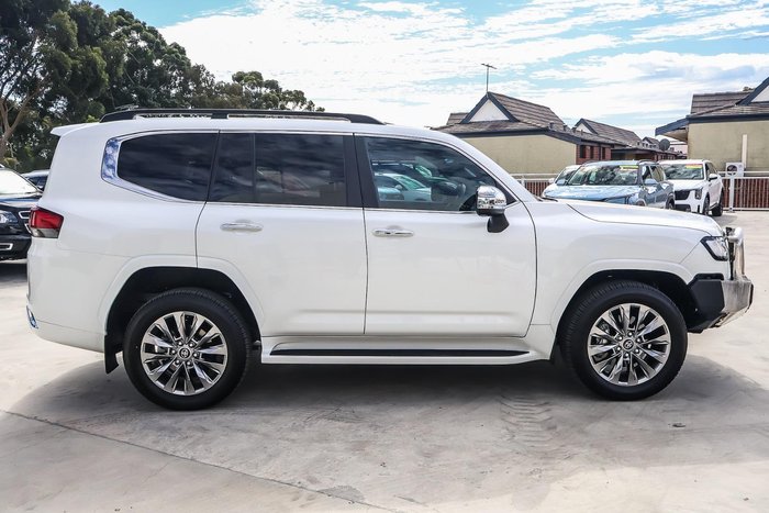 2023 Toyota Landcruiser Sahara ZX