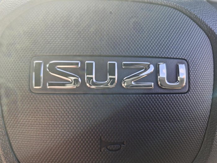 2026 Isuzu MU-X X-TERRAIN