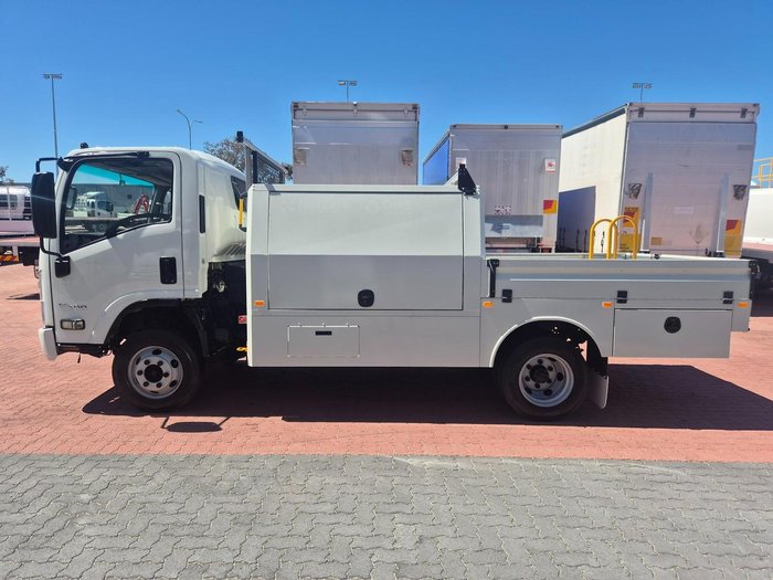 2014 Isuzu Npr 65/45-190 3 Ton Service Body