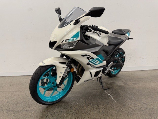 2023 Yamaha YZF-R3 White