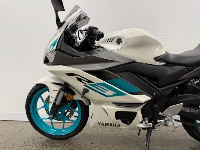 2023 Yamaha YZF-R3 White