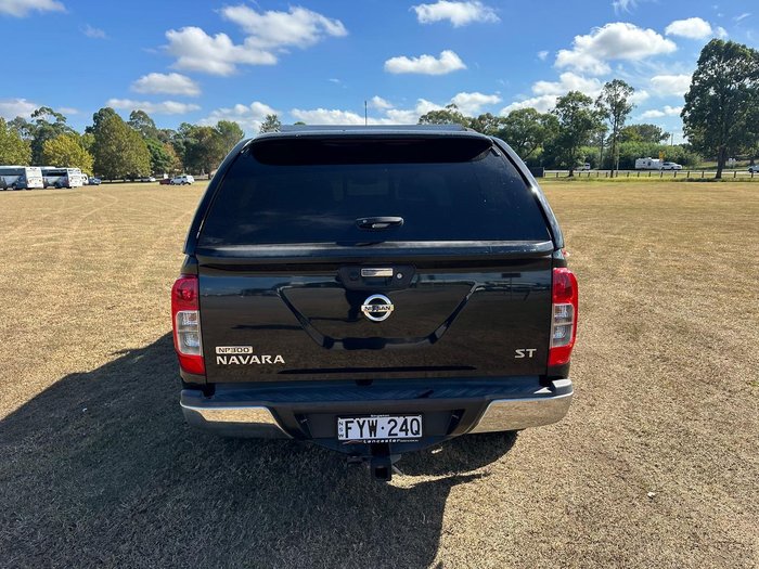 2015 Nissan Navara RX