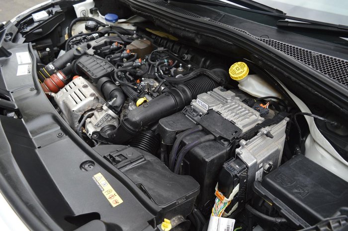 2017 Peugeot 2008 Allure A94 MY17 Bianca White