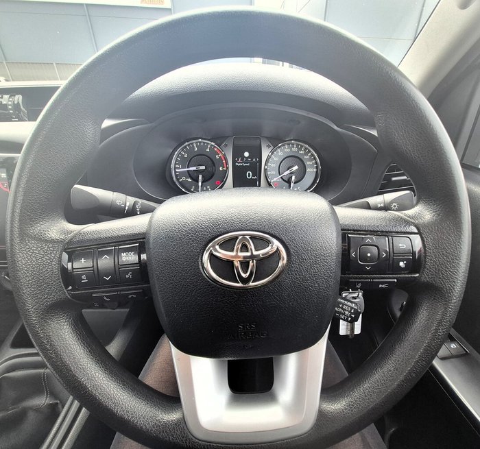 2022 Toyota Hilux SR