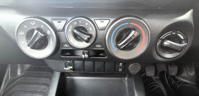 2022 Toyota Hilux SR