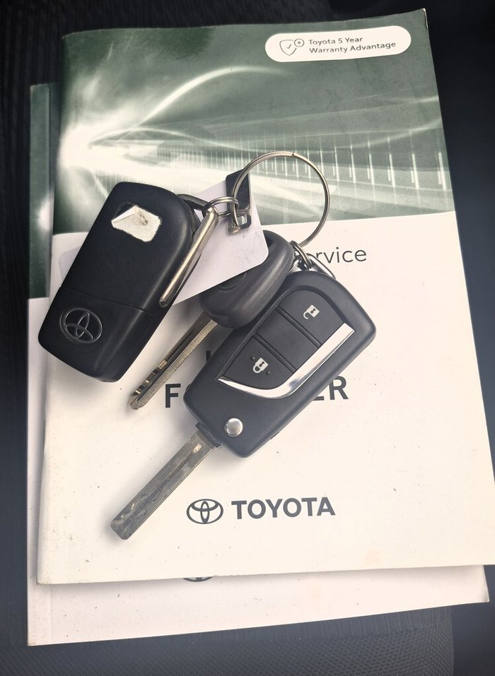 2022 Toyota Hilux SR