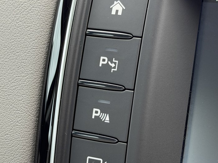 2015 Jaguar XE 25t Portfolio