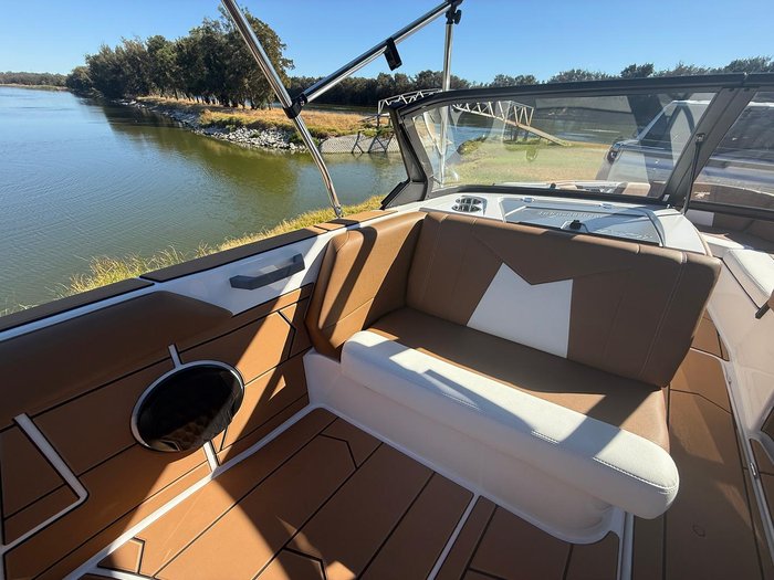 2026 Malibu Response TXi Open Bow